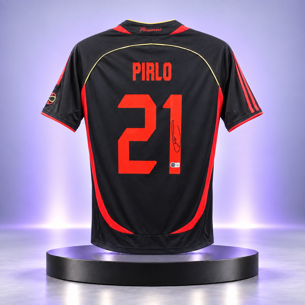 Jersey negro del AC Milan con el nombre PIRLO y el dorsal 21 firmado