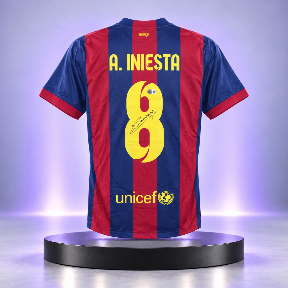 Jersey blaugrana del FC Barcelona con el nombre A. INIESTA y el dorsal 8 firmado